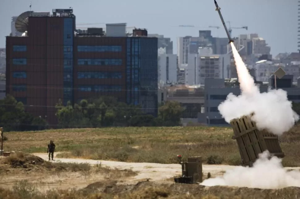 ASHDOD. El cohete interceptor sale en busca de su blanco. reuters