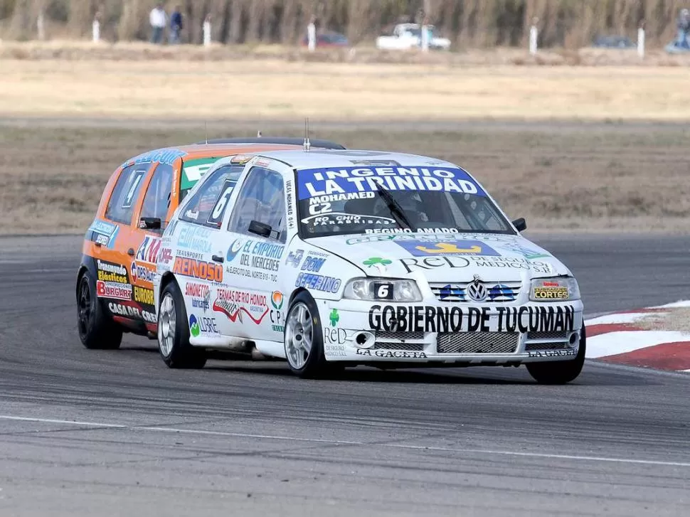 VAIVENES. Lucas Mohamed partió tercero con su VW Gol, quedó segundo en la salida y al promediar la serie erró un cambio y perdió dos puestos. Recuperó uno y terminó tercero. Hoy saldrá noveno. 