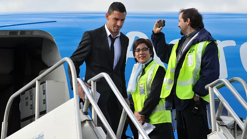 LA VUELTA SIN VUELTA. Los jugadores no ocultaron su bronca por no haber traído la Copa. TELAM