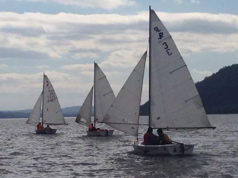 PAISAJE DE EL CADILLAL. Las embarcaciones adornaron el espejo de agua. 