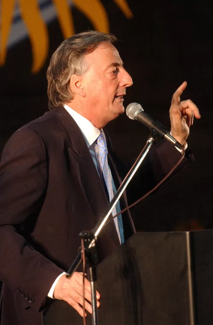 EN 2006. A Kirchner, en julio, se le aumento el sueldo en un 125%. fotos telam (archivo)