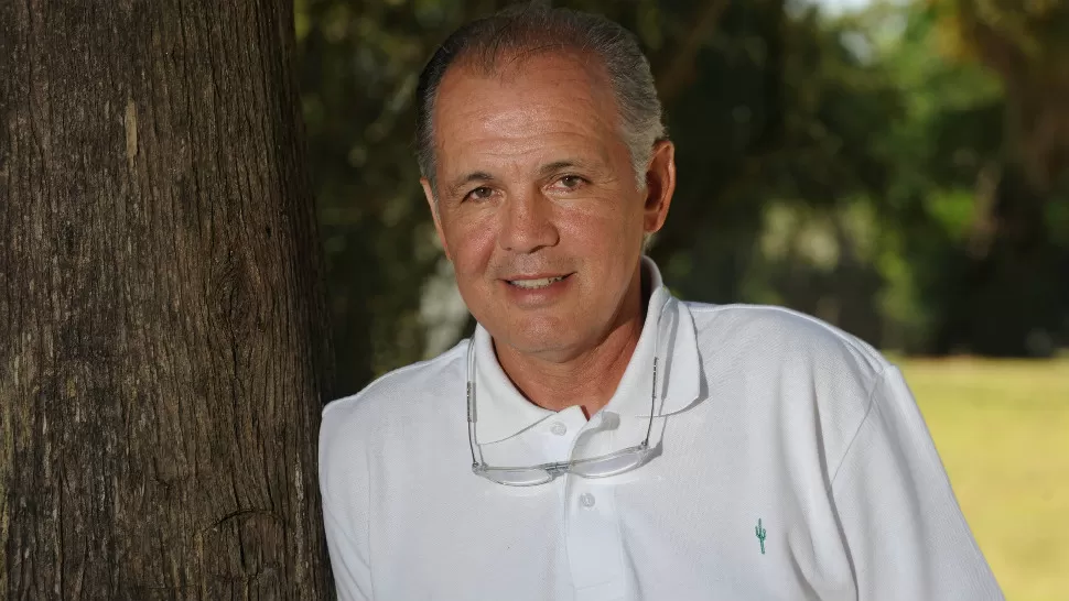 DESCANSO Y REFLEXION. Alejandro Sabella, el entrenador que llevó a la Selección argentina a jugar una final del Mundial después de 24 años, comenzó su etapa de descanso, y por estas horas, recluído en su domicilio junto a su familia, evalúa la idea de tomarse vacaciones y meditar los pasos a seguir para su futuro.