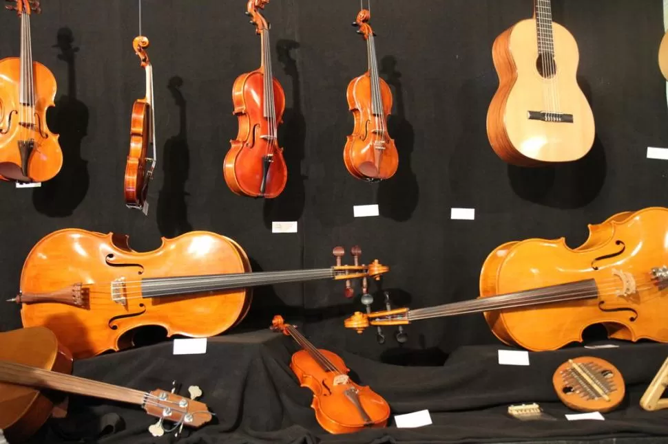 INSTRUMENTOS. La producción de los luthiers tendrá su propio estand. prensa Ente Cultural de Tucumán