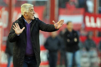 De Felippe renunció como DT de Independiente