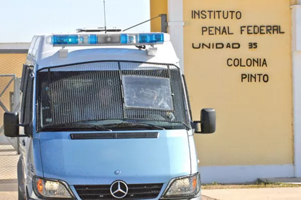 Los presos de Colonia Pinto se resisten a entregar sus celulares