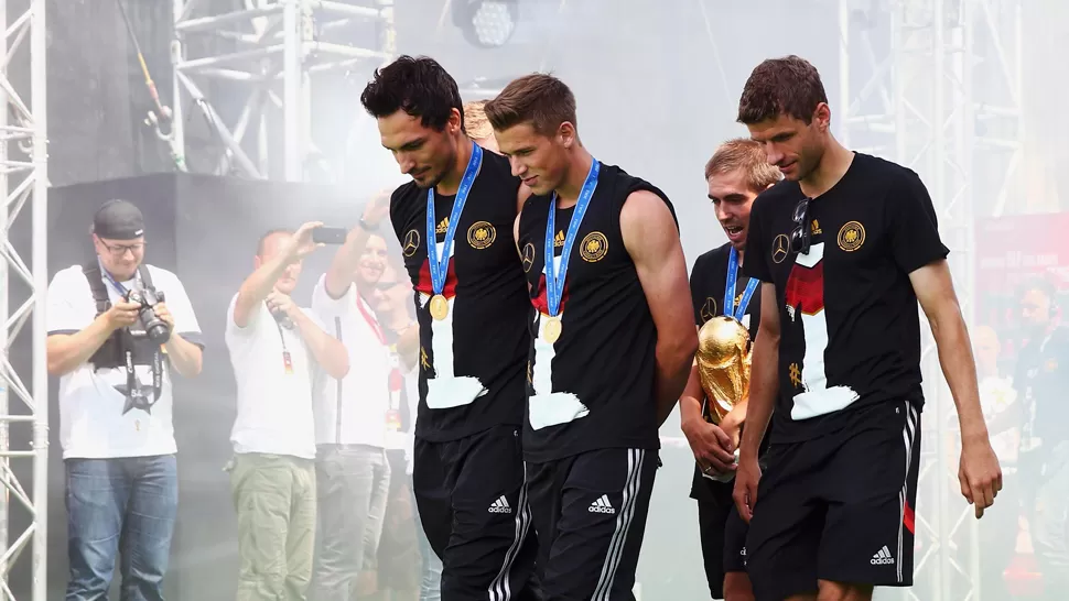 ¿SE LES FUE LA MANO? Los argentinos no tomaron bien la celebración de los campeones del mundo. REUTERS