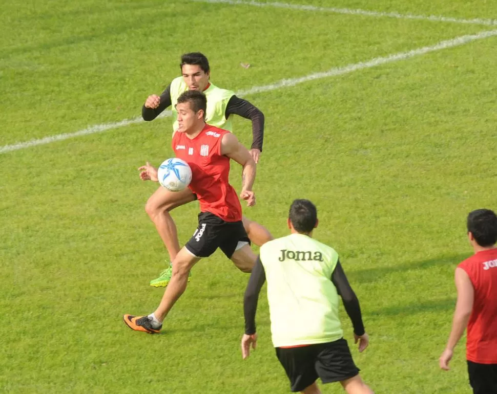 CONFIANZA. Gonzalo Rodríguez aspira a luchar por un lugar en el equipo titular que jugará el clásico el domingo. la gaceta / foto de héctor peralta