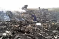 Decenas de cuerpos quedaron esparcidos alrededor del avión de Malaysia Airlines