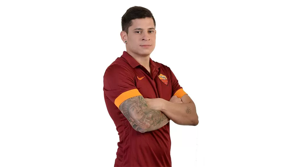 UNA FORTUNA. El ex delantero de River tuvo una buena temporada en Hellas Verona y ahora pegó el salto. FOTO TOMADA DE TWITTER.COM/OFFICIALASROMA