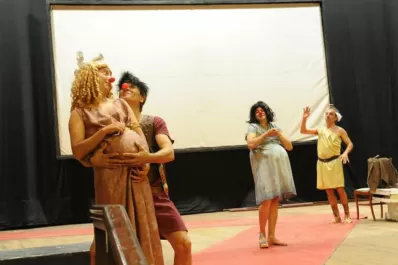 Regresa Anfitrión al escenario del teatro Alberdi