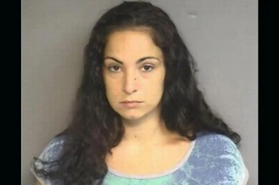 Arrestan a profesora por tener sexo con un alumno y proporcionarle marihuana