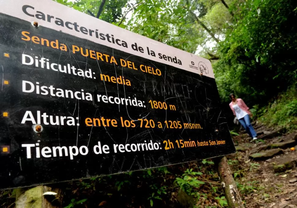 CARTELES. Con datos y características del sendero, también hay balizas para identificar el camino correcto.  la gaceta / fotos de franco vera 