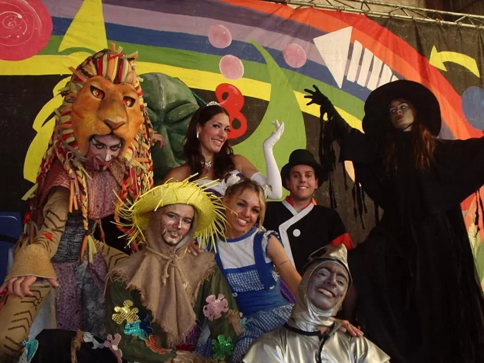 GRAN PRODUCCIÓN. Paola encabeza un equipo que canta, baila y divierte. prensa teatro mercedes sosa