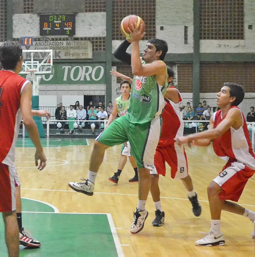 ALA PIVOT. Jonhatan Núñez, de Mitre, quedó entre los 12 del equipo provincial. 