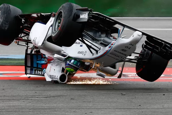 Felipe Massa salió ileso de un espectacular accidente en Hockenheim