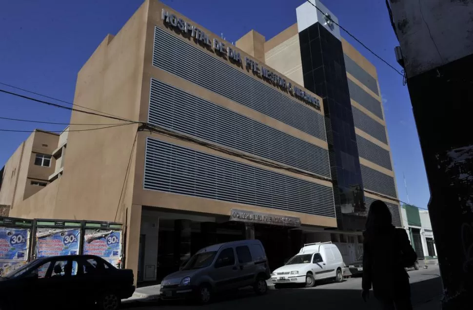 DÉCADAS DE ESPERA. Tras permanecer abandonado desde fines de los 90, los pacientes volverán a colmar el edificio de Mendoza segunda cuadra. LA GACETA / FOTO DE JORGE OLMOS SGROSSO