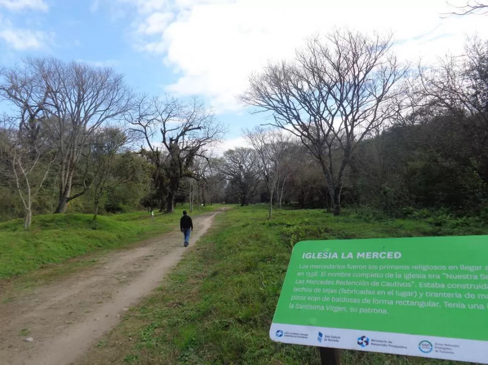 TRANQUILIDAD. El visitante puede disfrutar del verdor y conocer la historia del Tucumán de la evangelización. la gaceta / fotos de rodolfo casen 