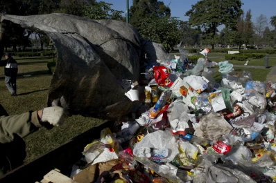El festejo del Día del Amigo dejó casi 5 toneladas de basura en el Parque 9 de Julio