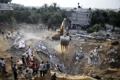 Israelíes y palestinos combaten casa por casa