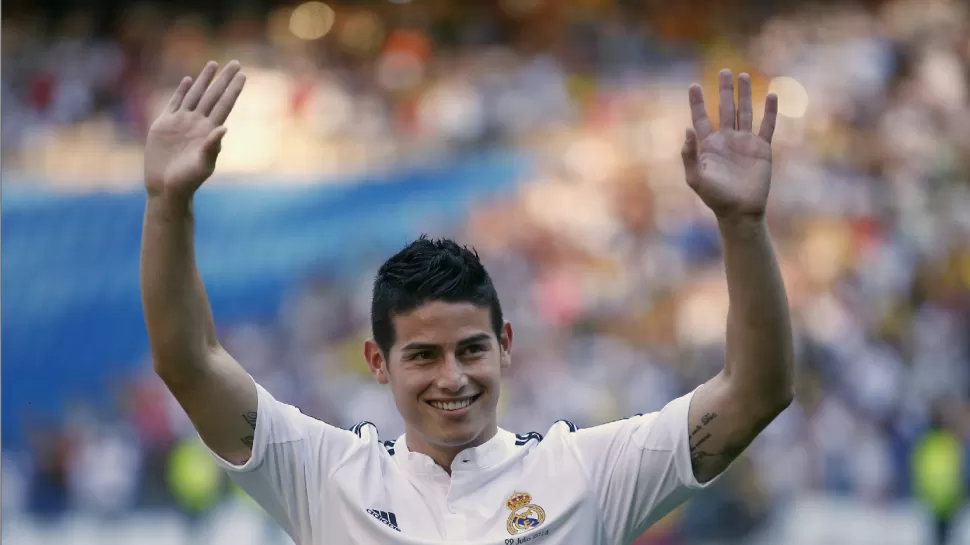 MERENGUE. James Rodríguez se convirtió hoy en la segunda incorporación del equipo blanco, que, según las cifras estimadas, pagó unos 80 millones de euros (108 millones de dólares) al Mónaco por los servicios del colombiano. REUTERS
