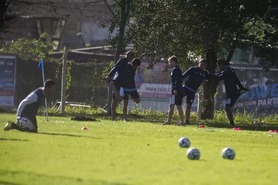 NO TODO ES TRABAJO FÍSICO. El “decano” jugará hoy un partido amistoso. 