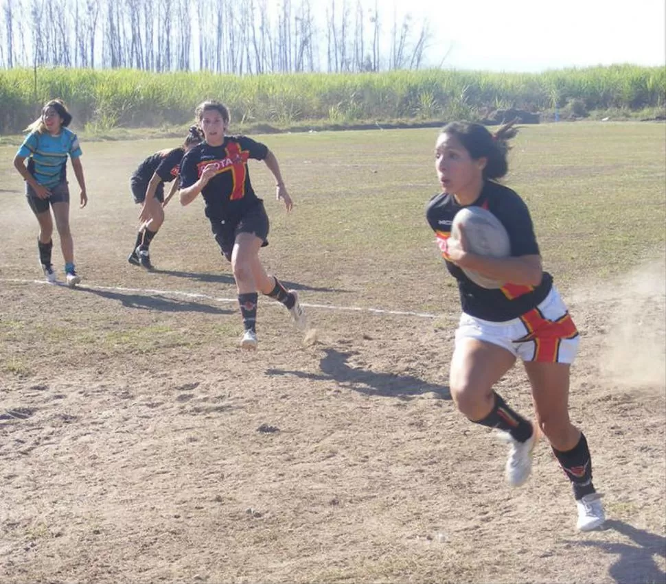 UNA Y UNA. Las “purpuradas” vencieron a Coipú y cayeron ante Aguará. 