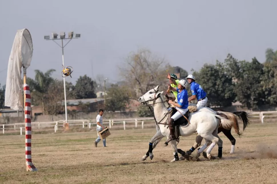 TODOS EN BUSCA DEL ARO. Durante el certamen de pato se jugarán 15 cotejos, correspondientes a dos categorías. 