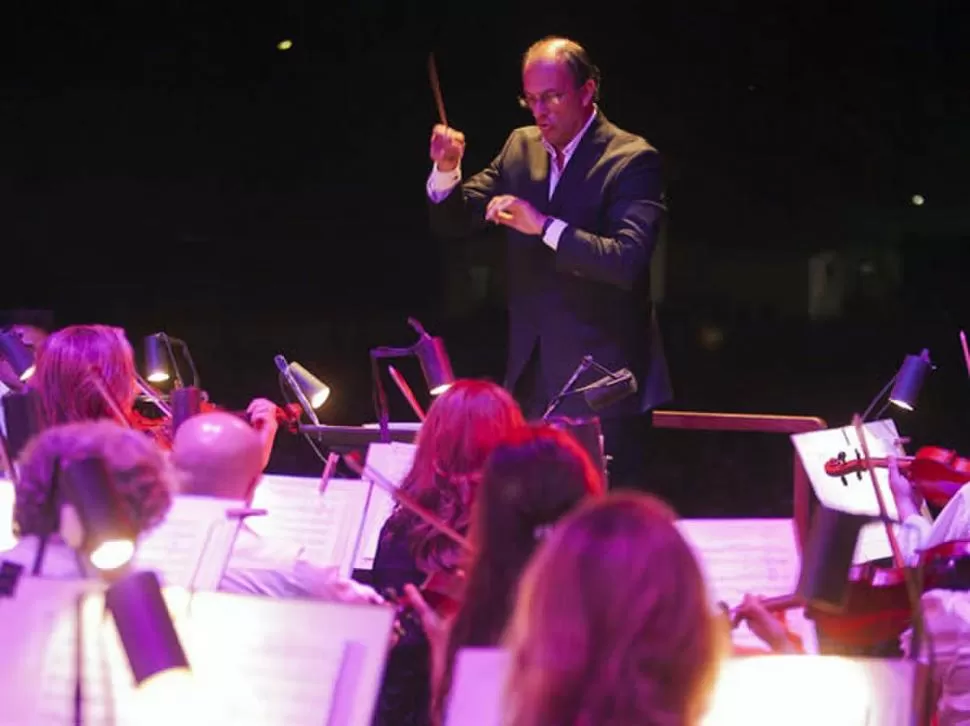 MUSICA. La orquesta Juvenil de la UNT toca bajo la direcicón de Gustavo Guersman.