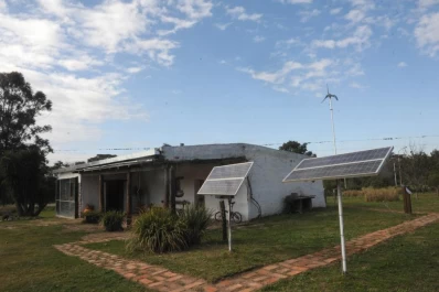 Una casa en Tucumán le da un abrazo a la naturaleza
