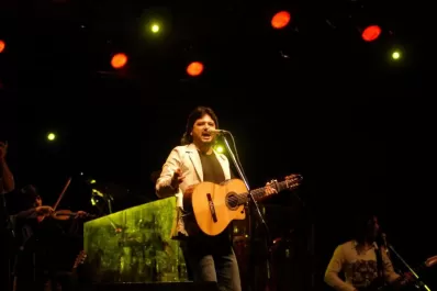 La fiesta continuaba hasta el mediodía en la plaza del lugar