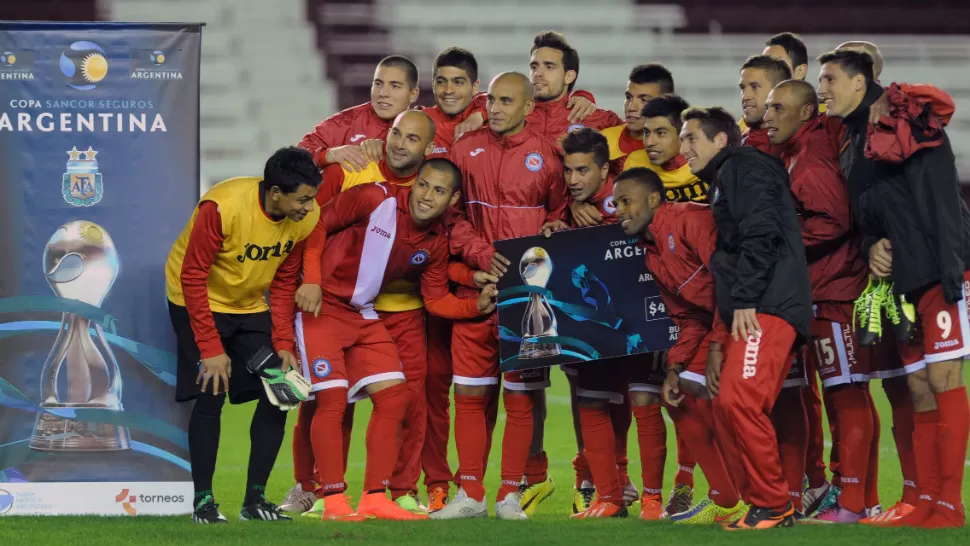 UN PASO ADELANTE. Argentinos Juniors le ganó a Gimnasia y Esgrima de La Plata y se medirá en octavos de final de la Copa Argentina con el vencedor del encuentro próximo domingo entre Racing Club y San Martín de San Juan. TELAM