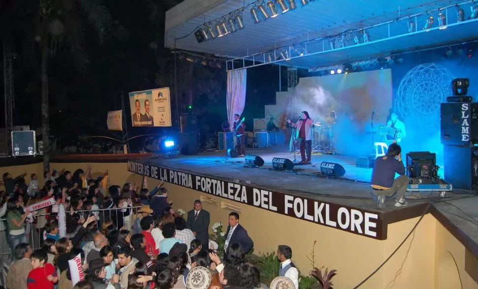 LA FORTALEZA. El festival monterizo se desarrolló también en el complejo municipal monerizo. Sergio Galleguillo fue figura recientemente pero el evento nació signado por el éxito y la convocatoria multitudinaria. la gaceta / fotos de Osvaldo Ripoll