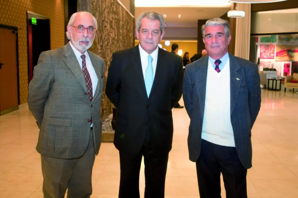 PROTAGONISTAS. Kovadloff, Blanco y Malmierca, antes de la conferencia. la gaceta / foto de inés quinteros orio