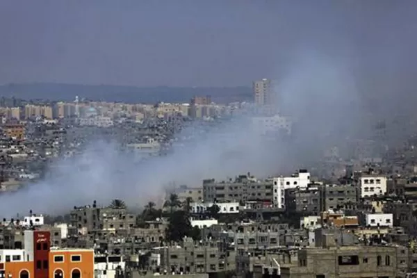 Caen bombas israelíes sobre un campo de refugiados y sobre el mayor hospital de Gaza