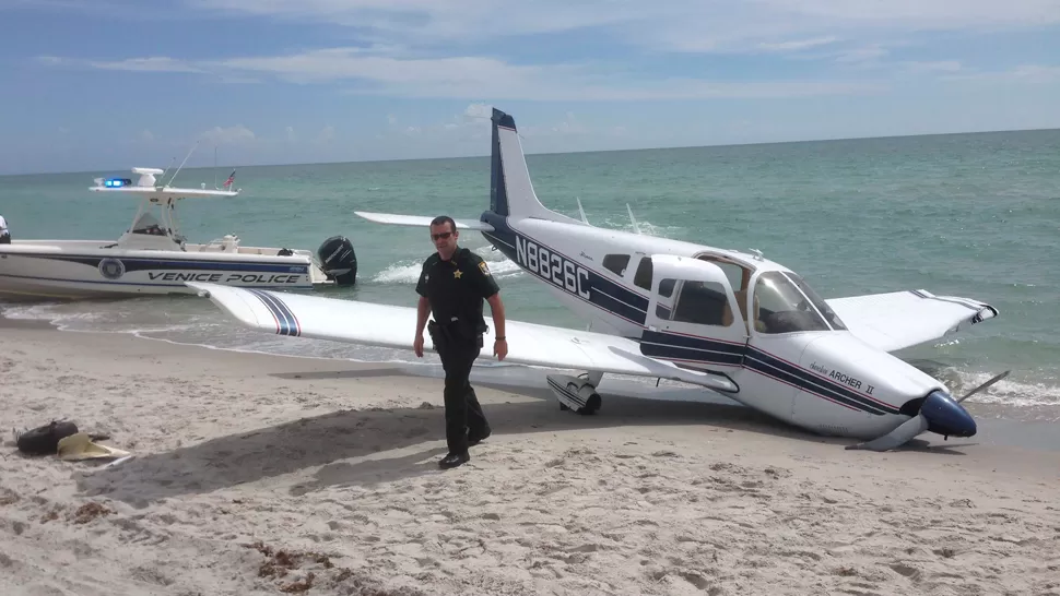 INSÓLITA MUERTE. El hombre estaba pasando el día con su hija en la playa de Venice, en Florida. REUTERS