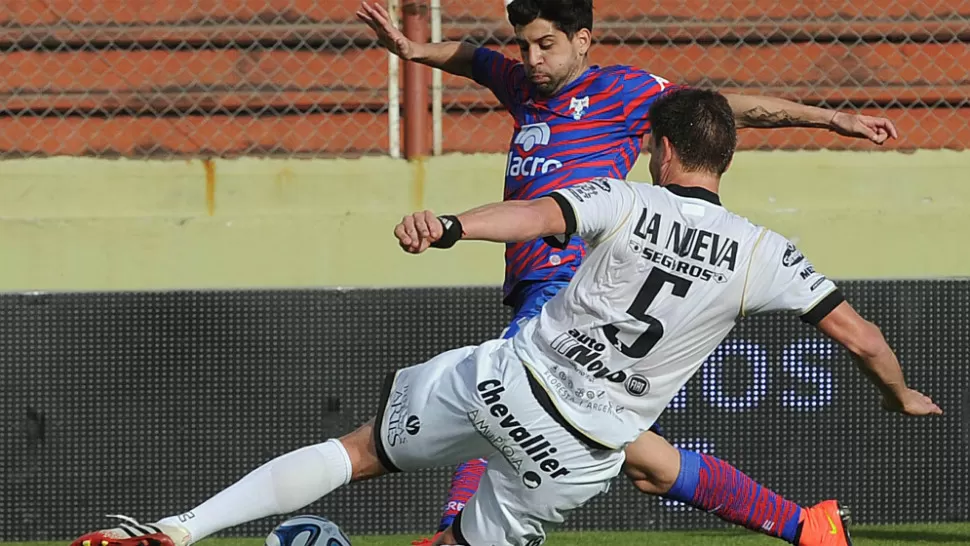 CON LO JUSTO. En un partido parejo, disputado palmo a palmo, Tigre pudo imponerse a All Boys recién en la definición por penales. TELAM