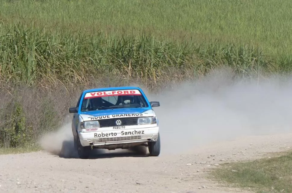 Y EL GANADOR ES... Pablo Morán sumó su segunda victoria en una clasificación general del rally provincial. El VW Gol que manejó aguantó bien el duro trajín. 