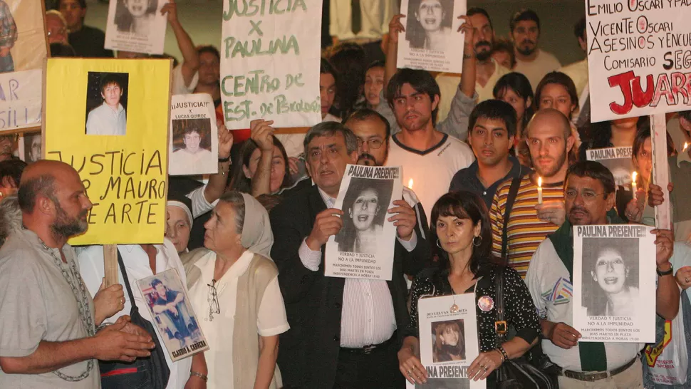 HACE 9 AÑOS. Alberto Lebbos y Susana Trimarco, juntos durante una de las primeras marchas, en abril de 2006. LA GACETA / ANTONIO FERRONI