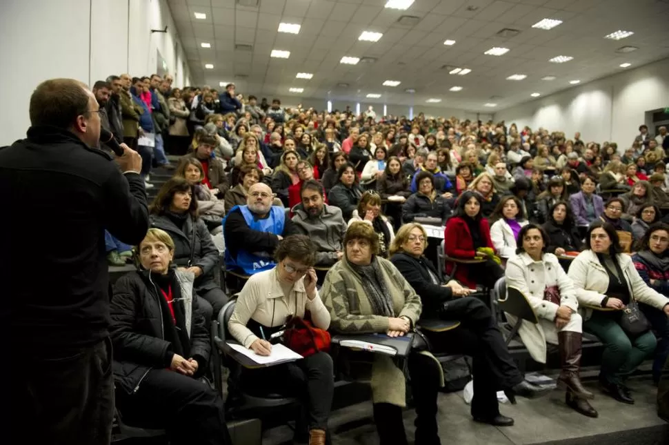 EN ARQUITECTURA. Los afiliados votaron por la continuidad de la medida. la gaceta / FOTO DE JORGE OLMOS SGROSSO