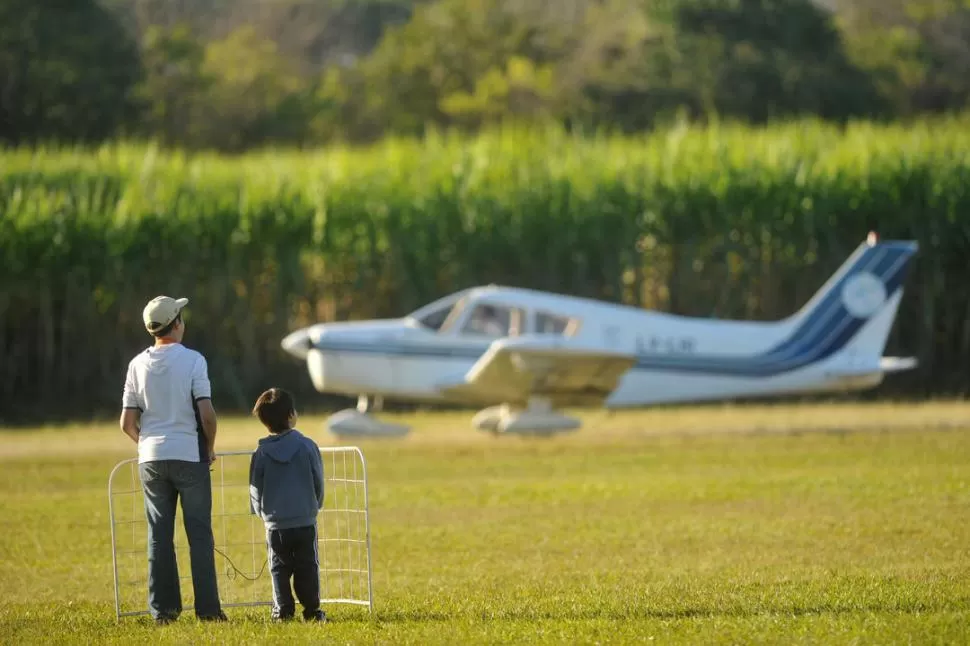 EN EL AEROCLUB. Entre las actividades que se realizan en este club los fines de semana se encuentran los vuelos de bautismo y el aeromodelismo. la gaceta / fotos de diego aráoz (archivo)