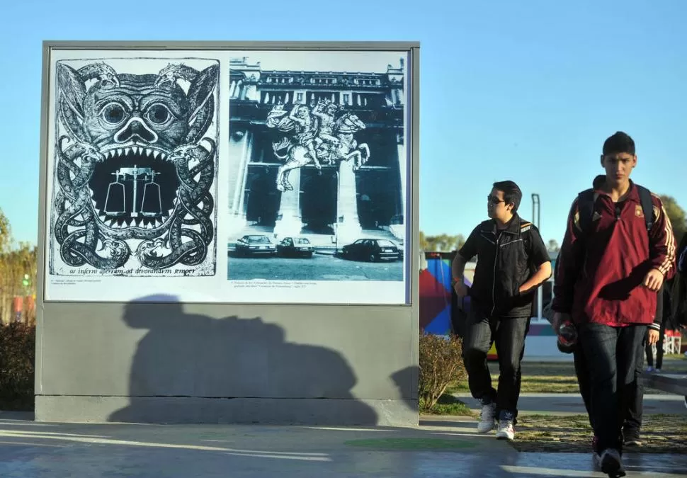 FUERZA VISUAL. Varias obras de León Ferrari se exhiben en Tecnópolis. telam