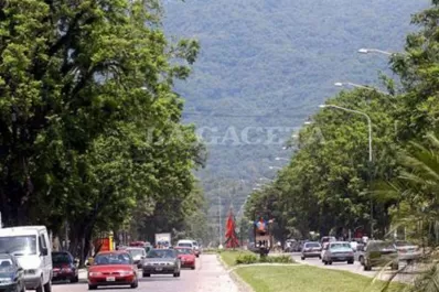 Una mujer asegura que detuvieron a su hijo y a varios jóvenes sin motivos