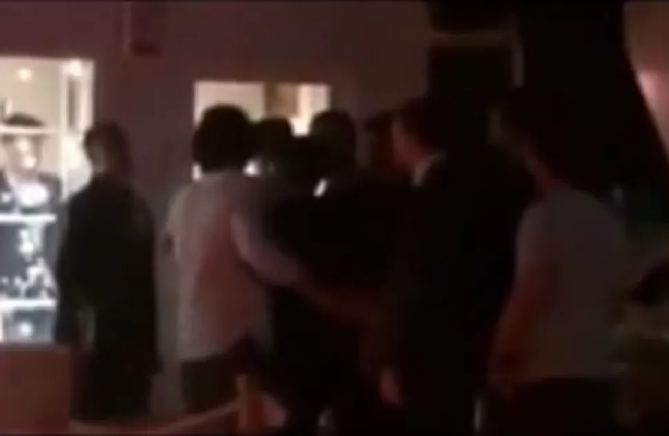 TENSIÓN. Los famosos dieron un espectáculo en Ibiza. CAPTURA DE VIDEO.- 