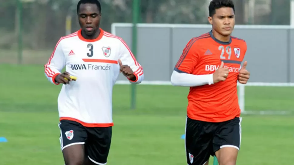 COLOMBIANOS MILLONARIOS. En los entrenamientos de mañana y el sábado, el cuerpo técnico tiene pensado realizar prácticas de fútbol y van a utilizar tanto a Teo Gutiérrez como a Balanta a pesar que ambos jugadores podrían emigrar a Europa antes del 31 de agosto venidero.