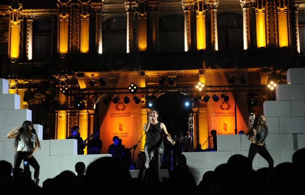 CON UN MENSAJE VIGENTE. Una de las últimas actuaciones del grupo The Worms en la plaza Independencia.  la gaceta / foto de franco vera (archivo)