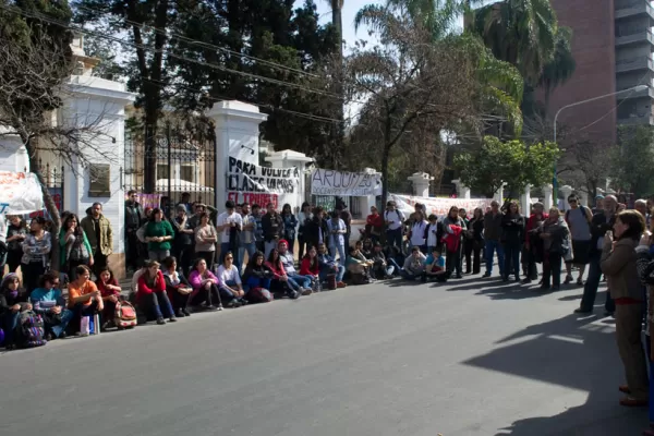 Dictaron la conciliación pero Adiunt sostiene el paro en la UNT