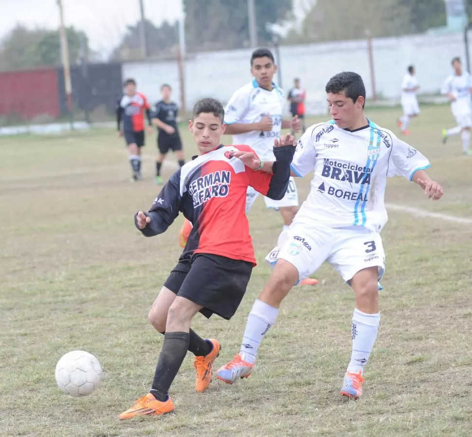 CANDIDATO. Atlético es protagonista en los torneos de los chicos y lo demostró dando cátedra en la cancha de Amalia. 