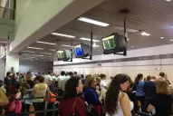 Quedaron varados por la cancelación de numerosos vuelos