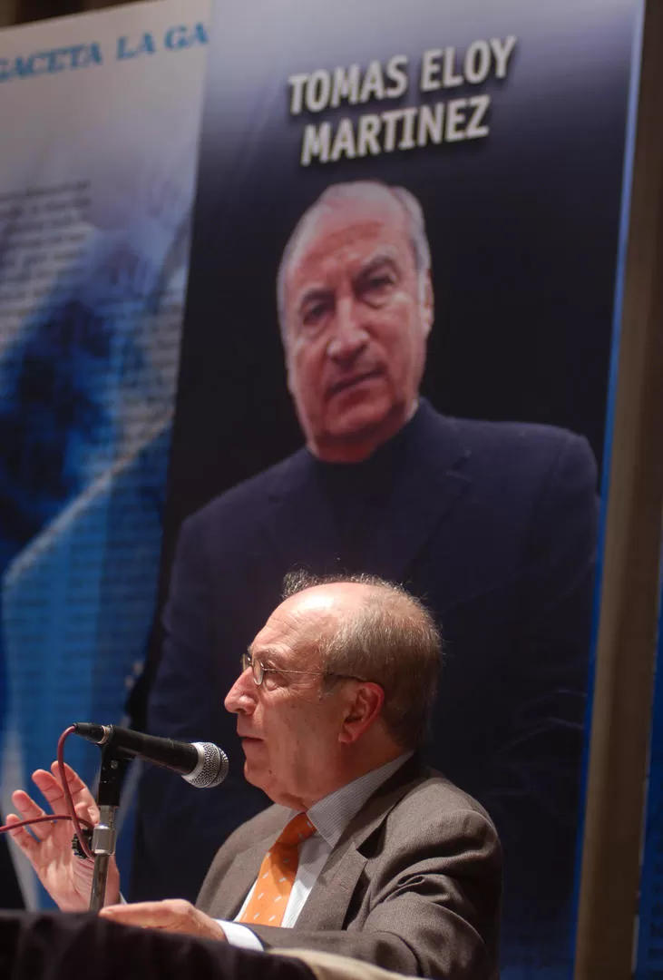 UNA DE LAS ÚLTIMAS VISITAS A TUCUMÁN. Tomás Eloy, en julio de 2007, durante su disertación en el marco del Ciclo de Conferencias de LA GACETA. la gaceta / foto de inés quinteros orio (archivo)