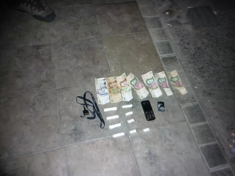 EL SECUESTRO. Incautaron 135 gramos de cocaína fraccionada en “tizas”. PRENSA POLICÍA FEDERAL ARGENTINA